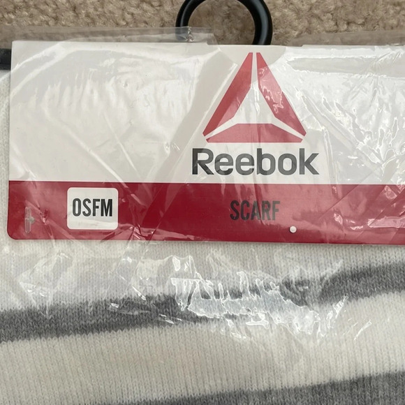 Reebok scarf - Picture 2 of 3